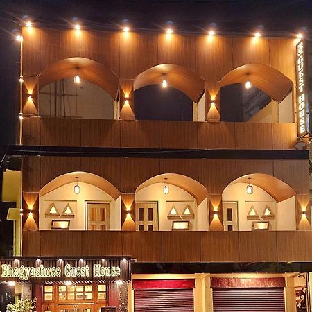 Bhagyashree Guest House 2 Km To Vishwanath Temple, Ganga Ghat Parking Available Варанаси Экстерьер фото