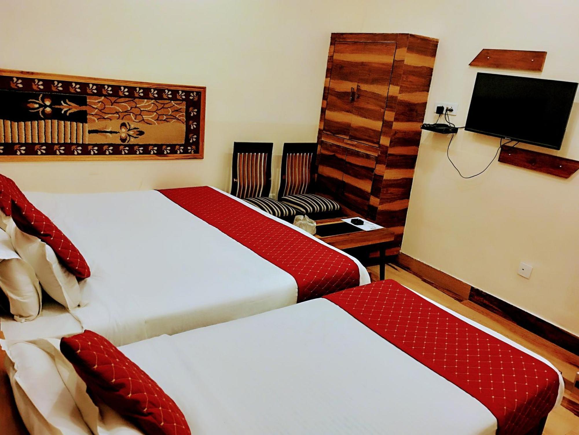Bhagyashree Guest House 2 Km To Vishwanath Temple, Ganga Ghat Parking Available Варанаси Экстерьер фото