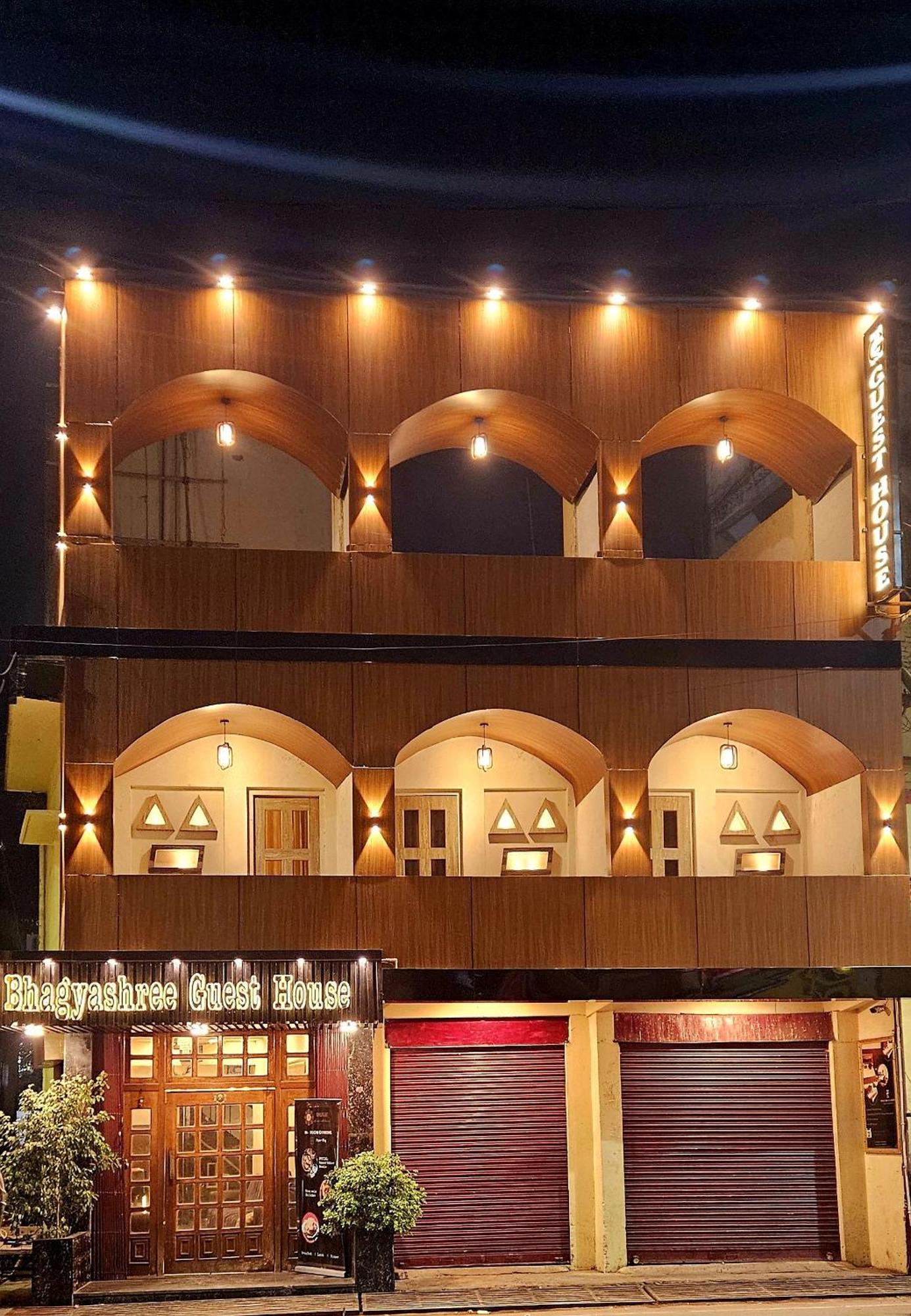 Bhagyashree Guest House 2 Km To Vishwanath Temple, Ganga Ghat Parking Available Варанаси Экстерьер фото
